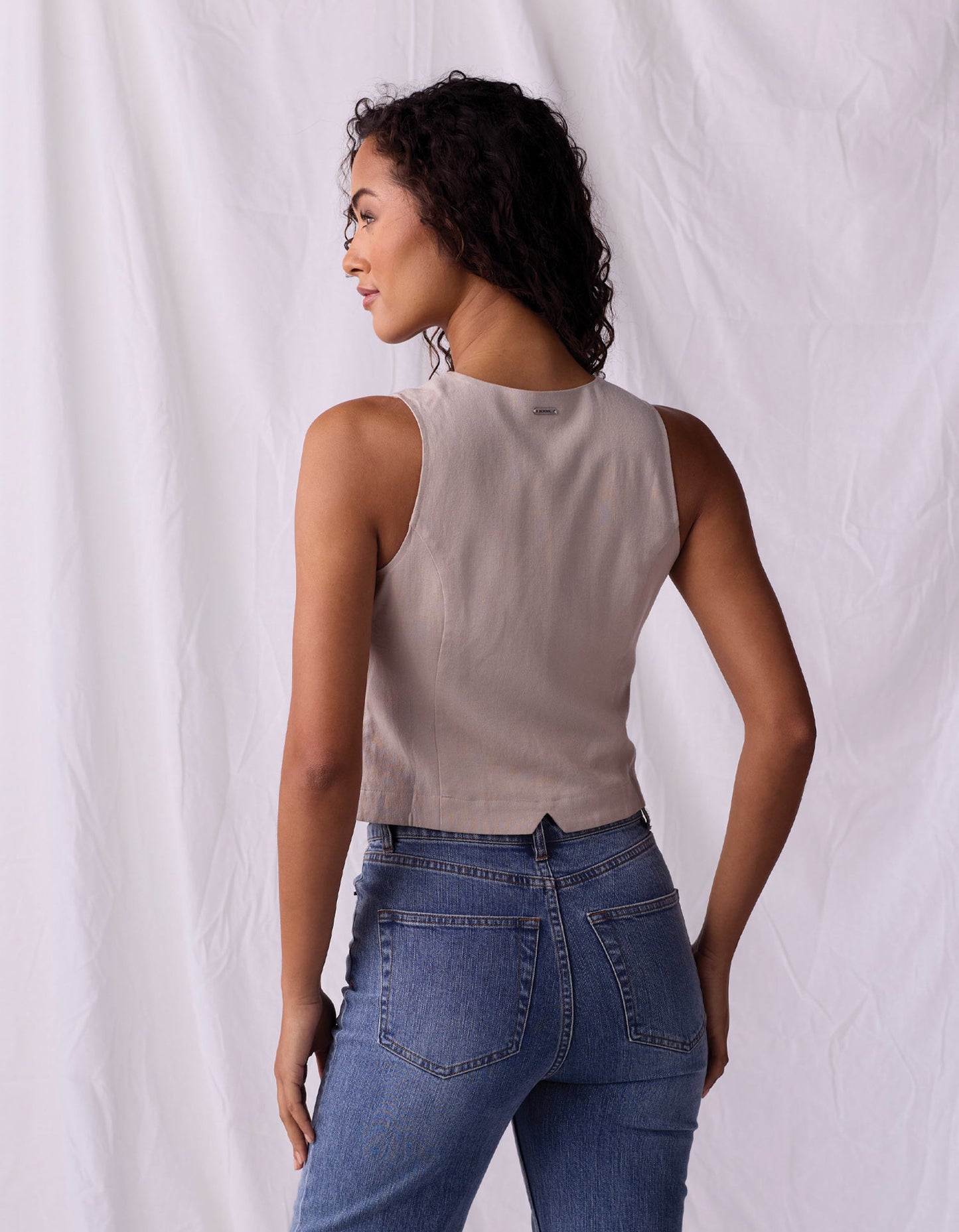 Leukos Linen-Blend Vest in Sandstone