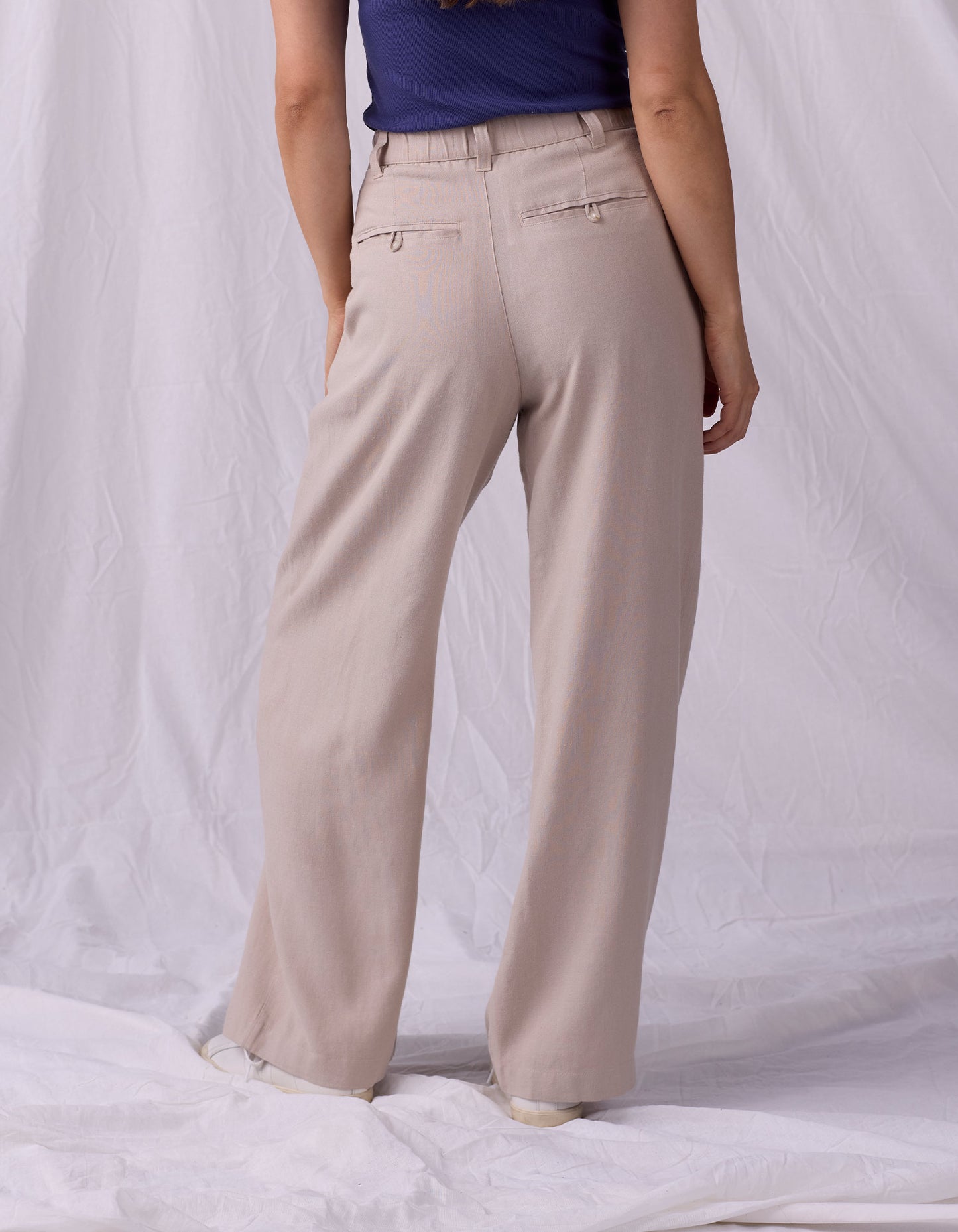 Leukos Linen-Blend Trouser in Sandstone