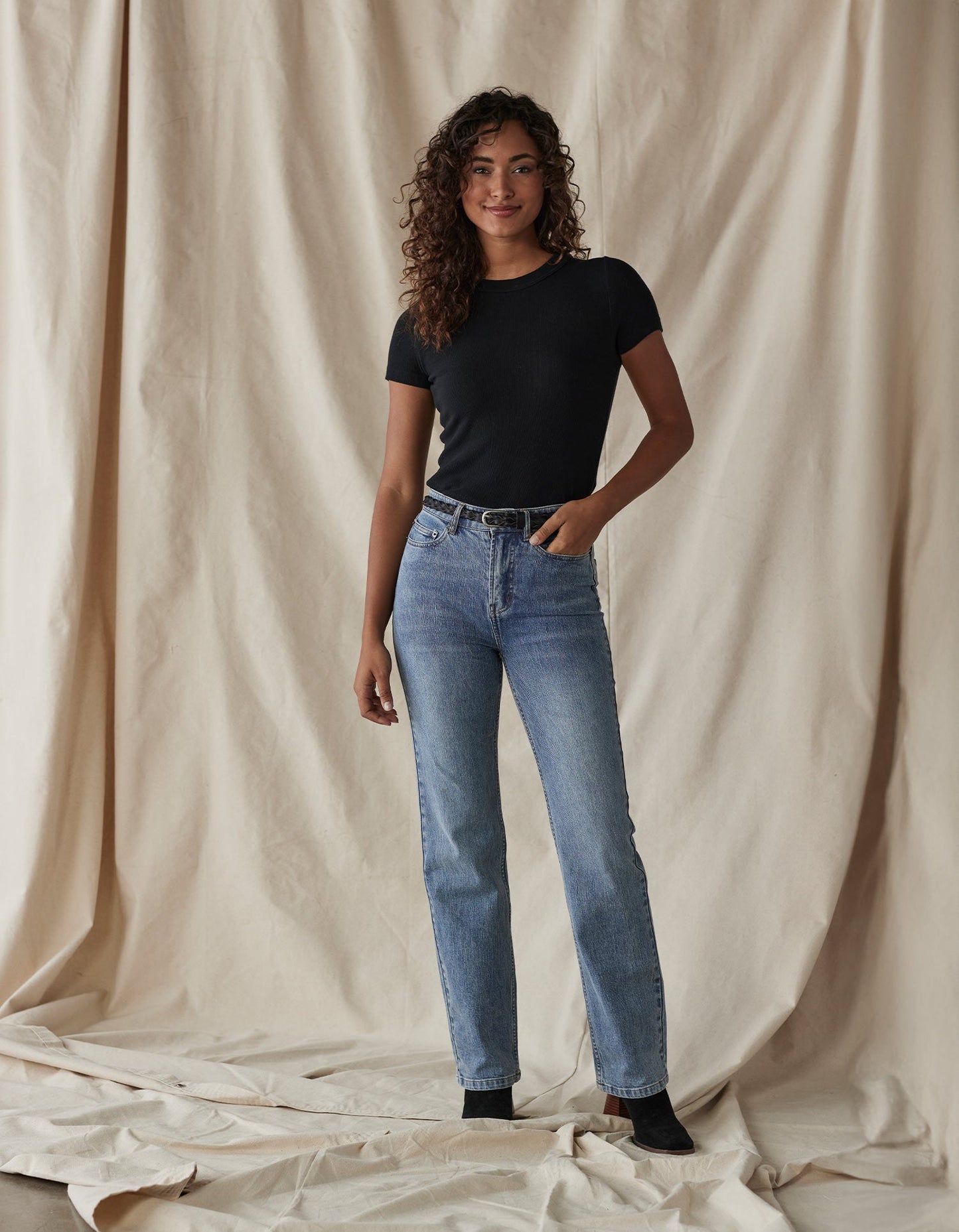 Hi-Rise Straight Jean in Medium Greyson Wash