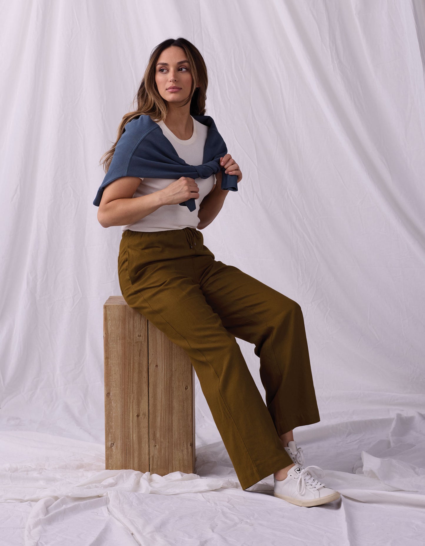 Leukos Linen-Blend Drawcord Pant in Tobacco