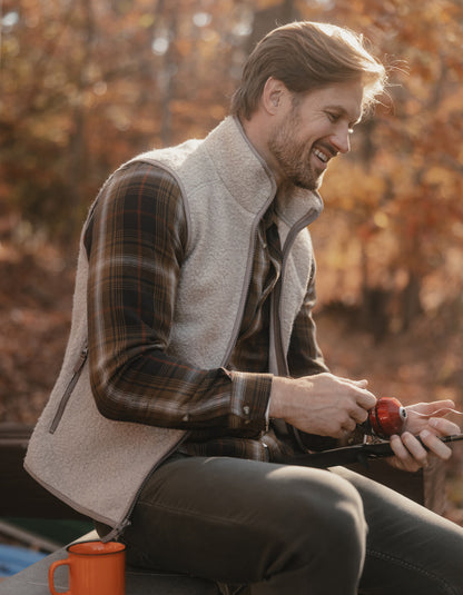 Highland Fleece Vest in Oat