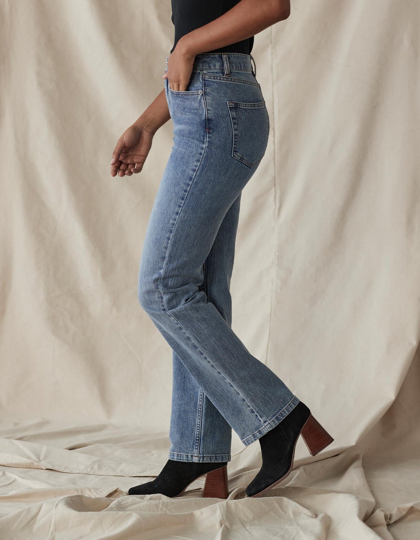 Hi-Rise Straight Jean in Medium Wash