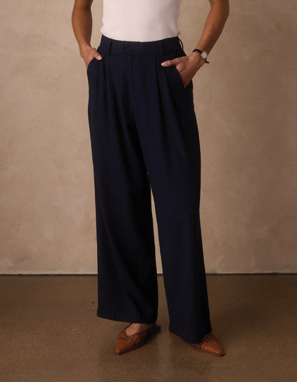 Leukos Linen-Blend Trouser in Navy