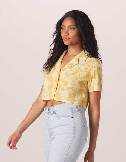 Ezra Crepe Cropped Shirt in Cliff Rose Print On Model from Side