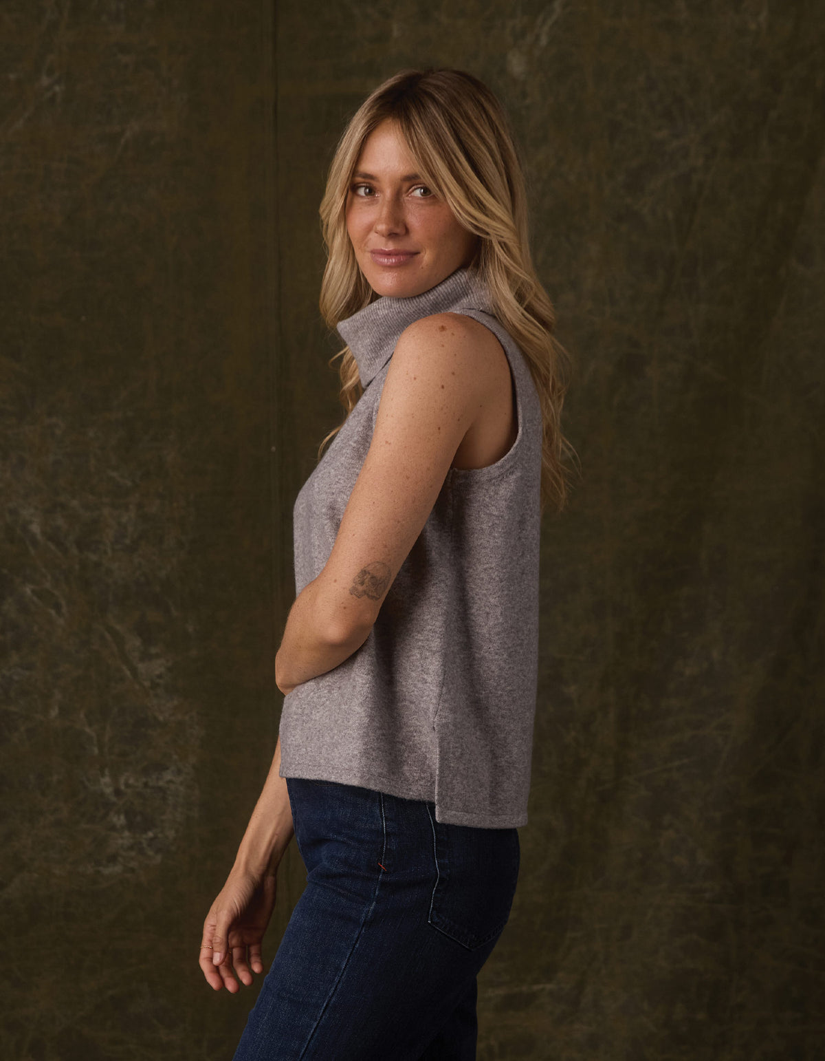 Arvada Hi-Neck Sweater Tank in Heather Grey