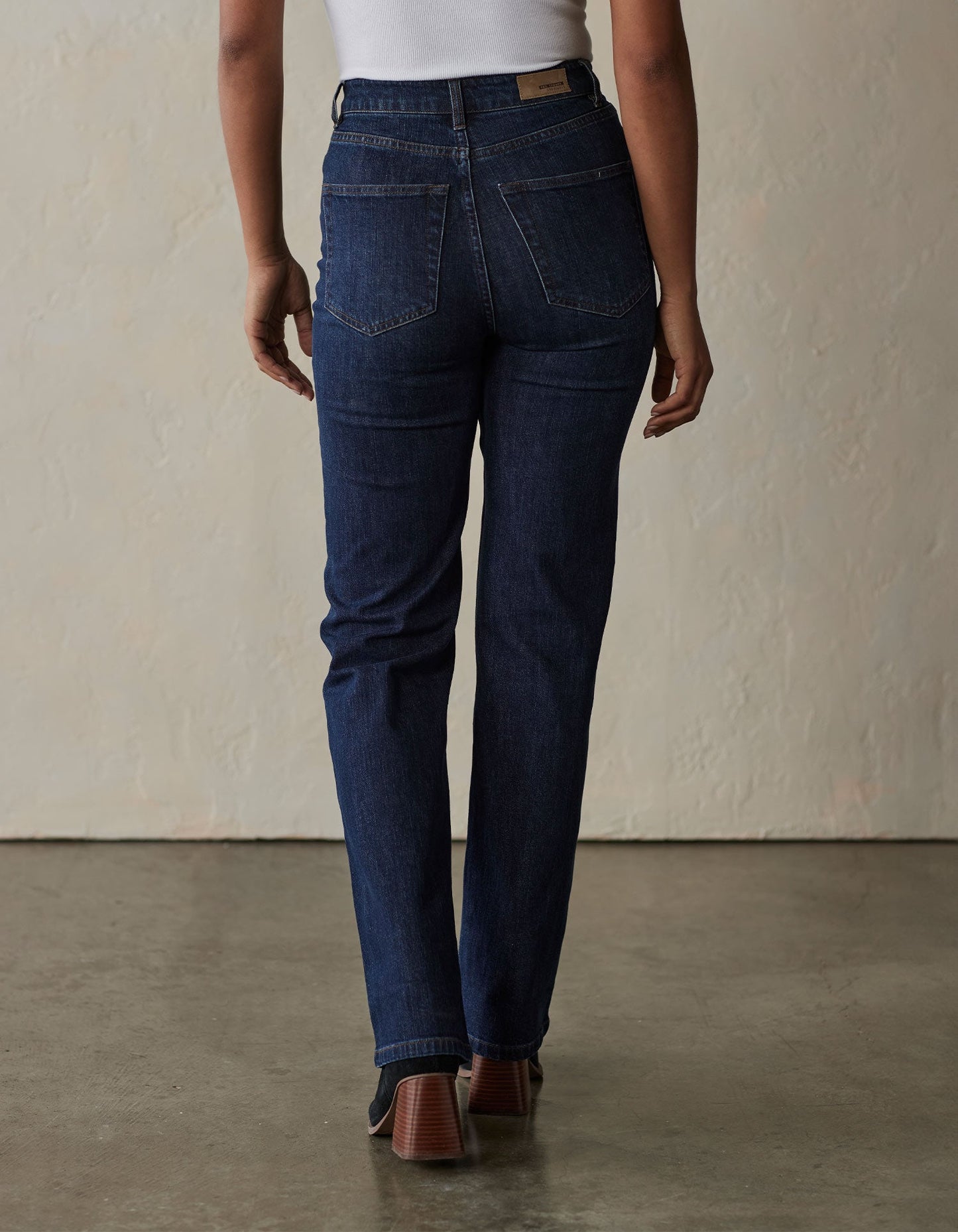 Hi-Rise Straight Jean in Dark Wash