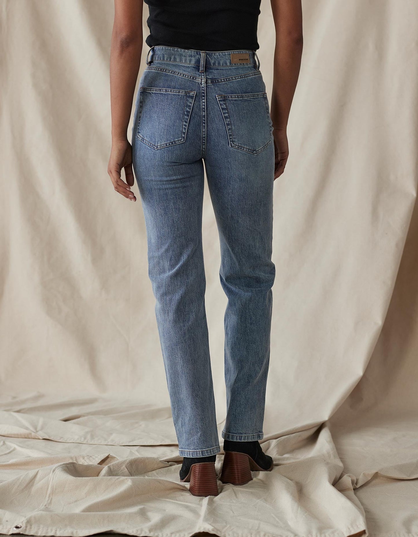 Hi-Rise Straight Jean in Medium Wash