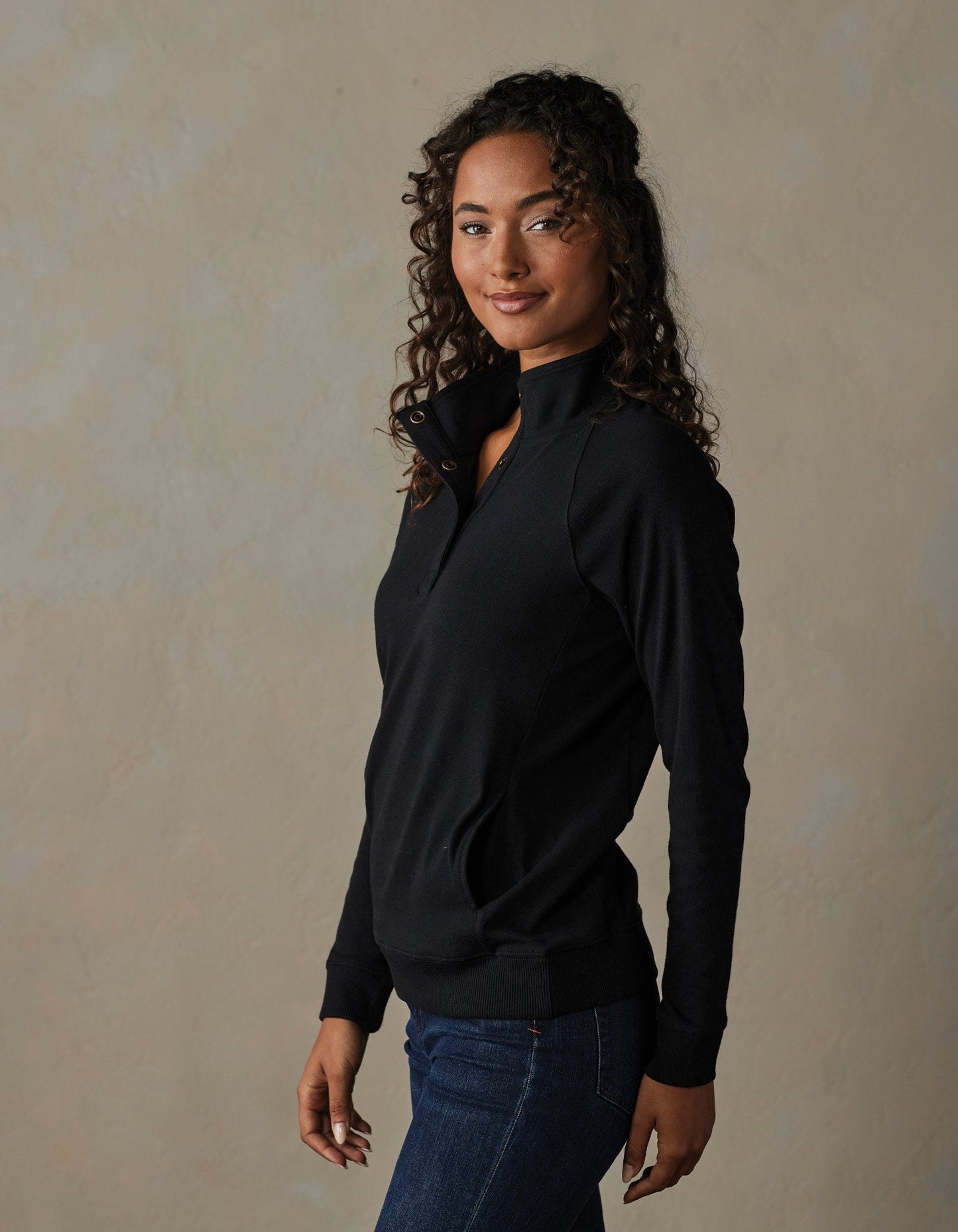 Puremeso Weekend Snap Pullover in Black