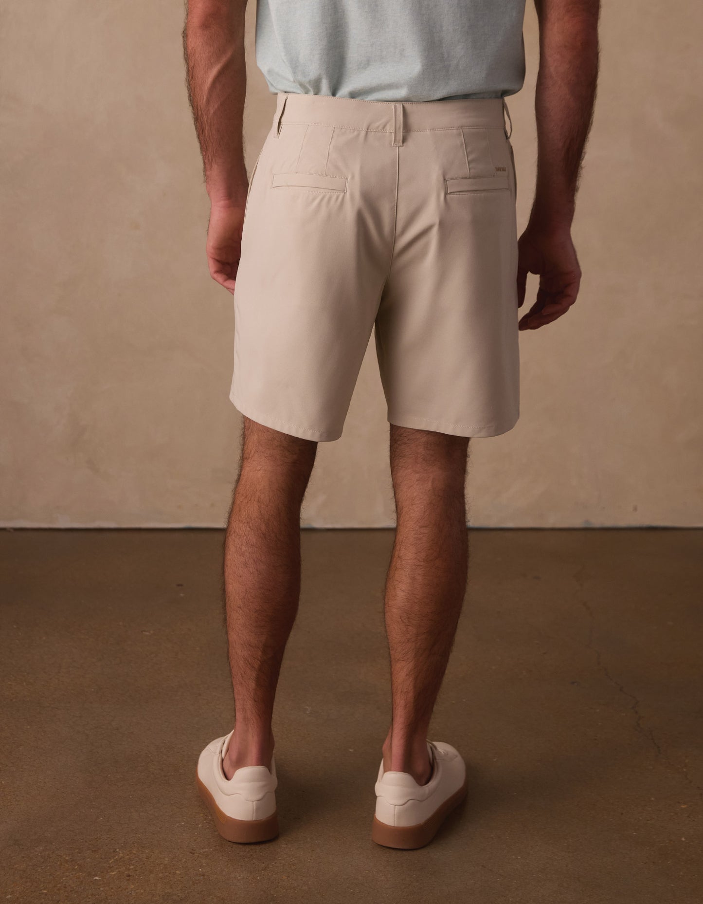 Everyday Hybrid Short in Sand Dune