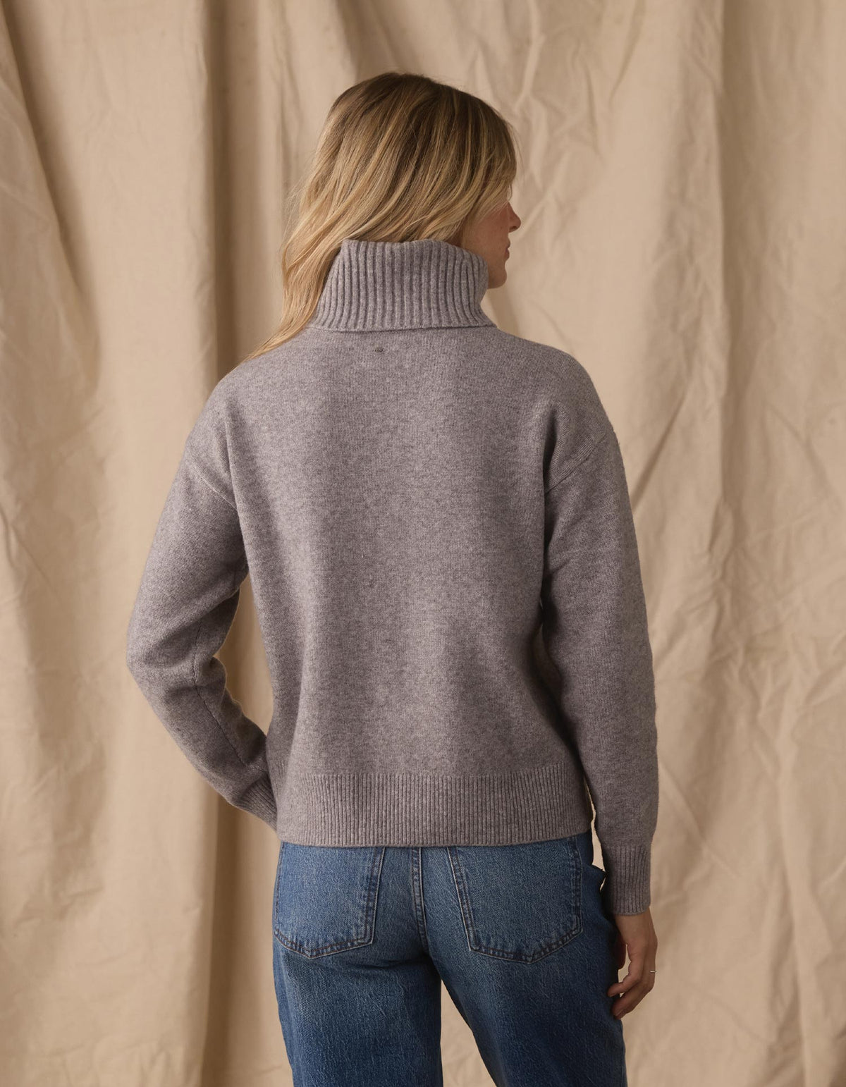 Arvada Hi-Neck Sweater in Heather Grey