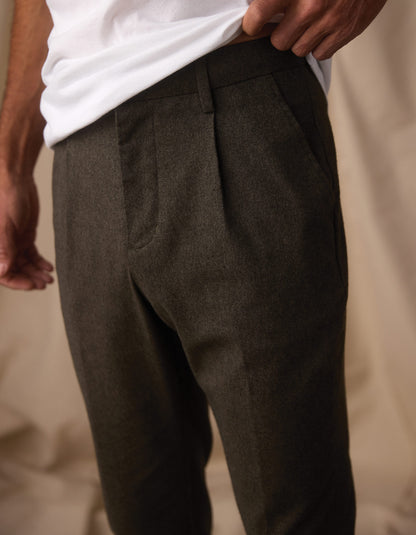 Normal Trouser in Dark Olive