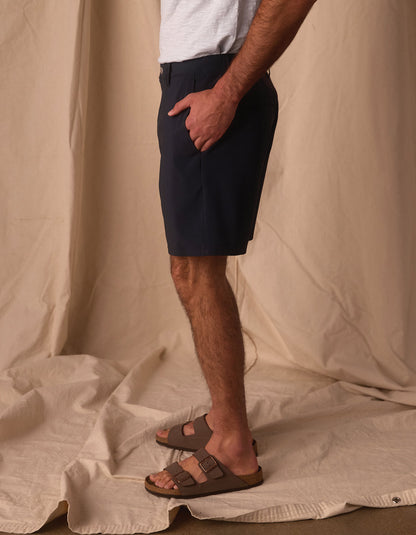 Everyday Hybrid Short in Navy