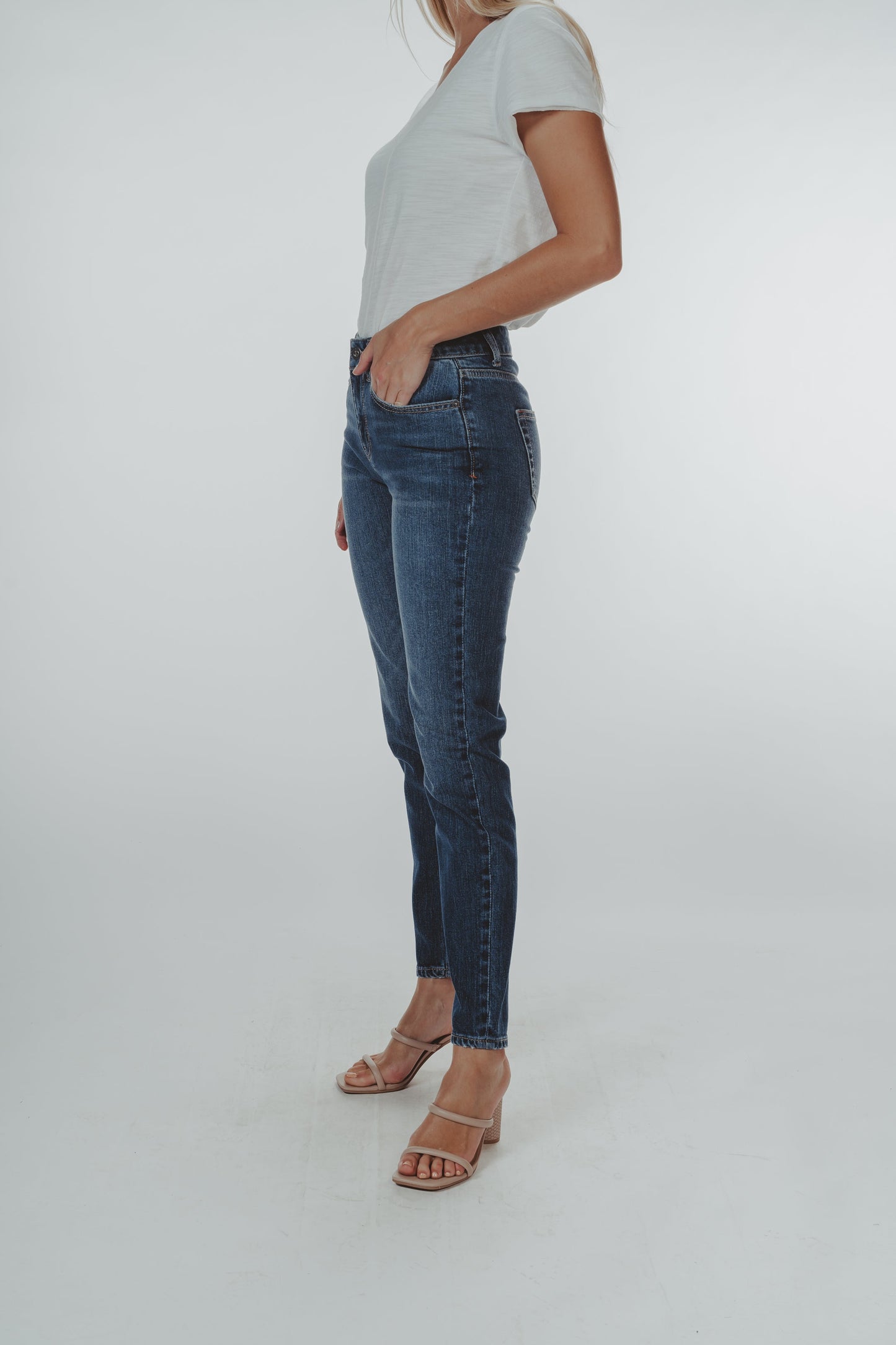 Mid-Rise Normal Jean in Medium Blue